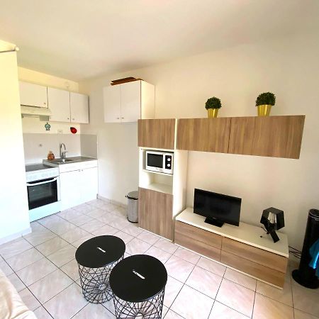 Appart 4 Pers Dans Residence Avec Piscine A 10 Min De La Plage ซานารี-ซูร์-แมร์ ภายนอก รูปภาพ